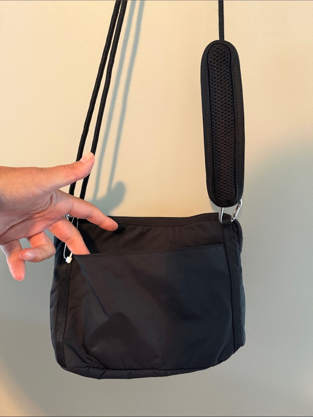 Lululemon Black Crossbody Shoulder Bag Purse - Picture 6 of 8